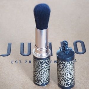 ANNA SUI Powder Brush